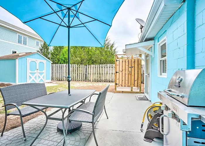 Beachy Isle Of Palms Home: 1 Block To Coast!