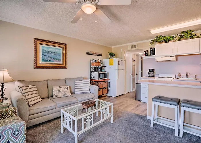 Beachfront Isle Of Palms Condo W/ Balcony & Pool!